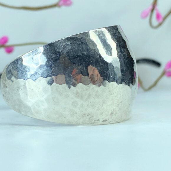 Retired James Avery hand polished hammered wide cuff bangle 7" 29.7g JR281 - Picture 4 of 5